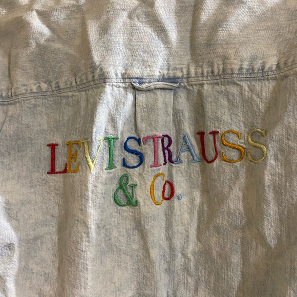 Vintage Levi’s jean shirt - Picture 2 of 3
